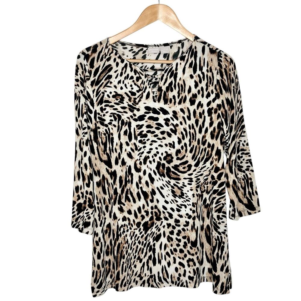 Chicos Travelers Leopard Print Top Womens 8/10 M 1 Animal mob wife office siren